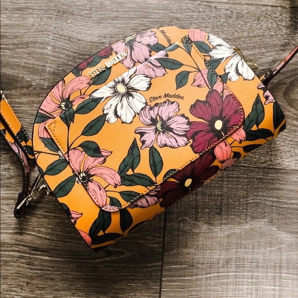 Steve Madden Handbags - STEVE MADDEN FLORAL PURSE